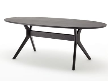 ROLF BENZ 965 - Oval wooden dining table (Request Info).