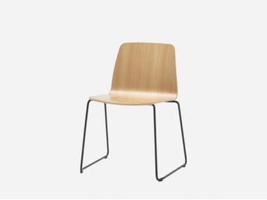 VARYA WOOD - Sled base stackable oak chair by Inclass
