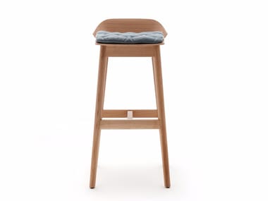 ROLF BENZ 650 - Wooden stool with footrest (Request Info).