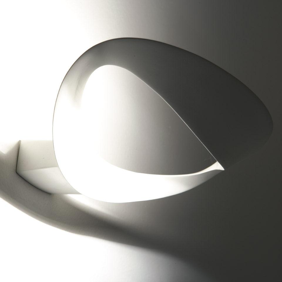Mesmeri Wall Lamp.