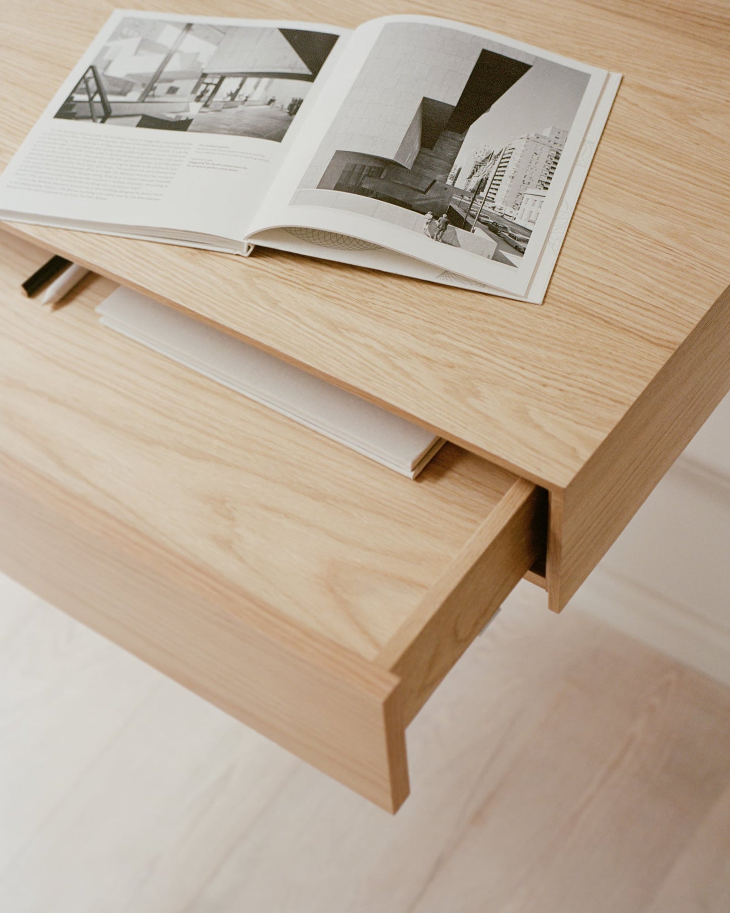 Tana wall mounted desk, oak