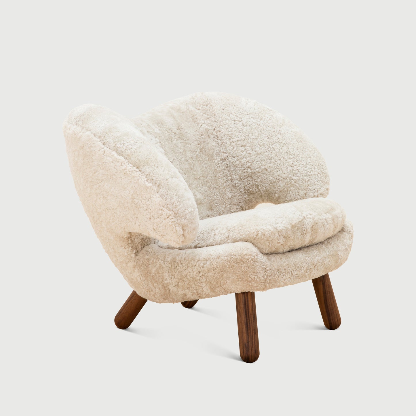 THE PELICAN CHAIR | SHEEPSKIN (Without Buttons) (Leather Cushion - Leather Group 4)