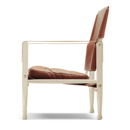 KK47000 | Safari Chair by Carl Hansen & Søn #White oiled ash / Leather Thor 307 / Saddle leather