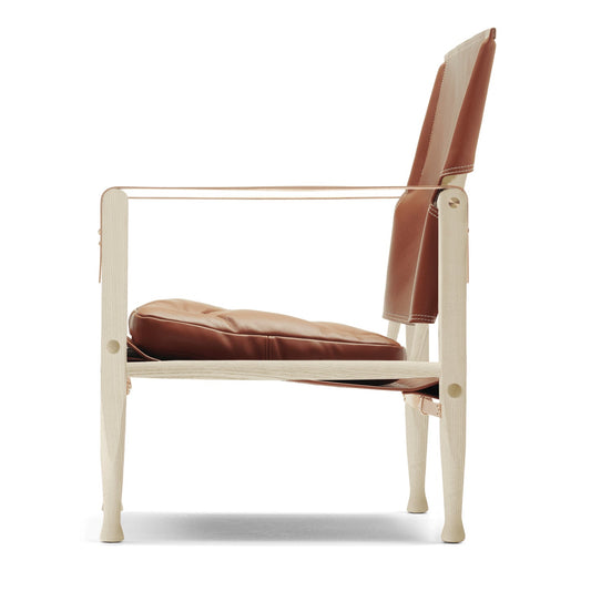 KK47000 | Safari Chair by Carl Hansen & Søn #White oiled ash / Leather Thor 307 / Saddle leather