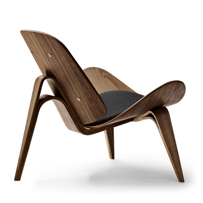 CH07 | Shell Chair by Carl Hansen & Søn #Walnut / Oiled / Leather Thor 301