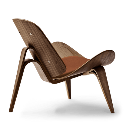 CH07 | Shell Chair by Carl Hansen & Søn #Walnut / Oiled / Leather Thor 307