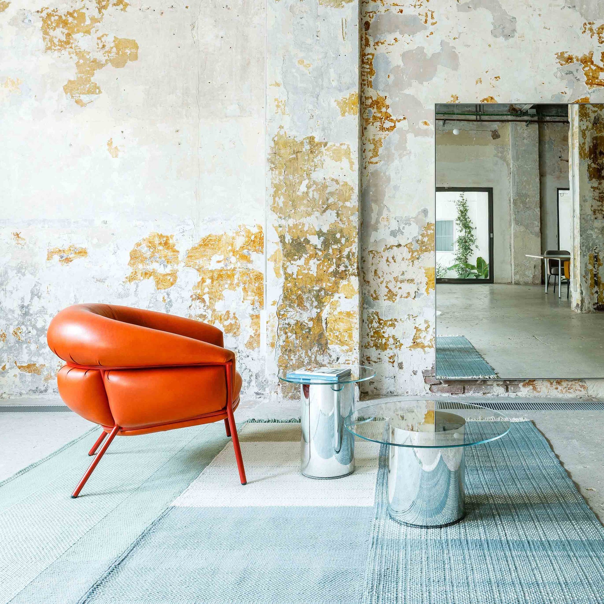 Round Pyrex side table 2001 by Bd Barcelona Design